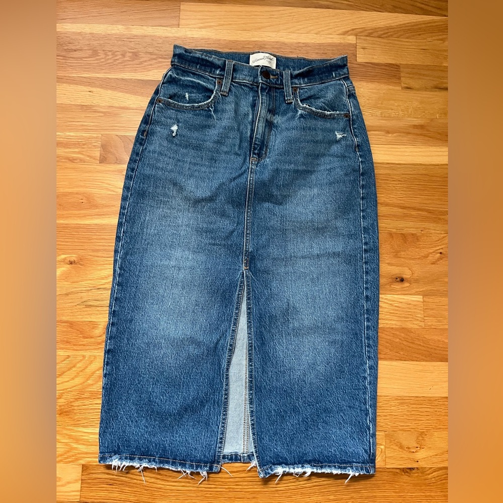 Universal Thread Women's Dark Blue Denim Skirt